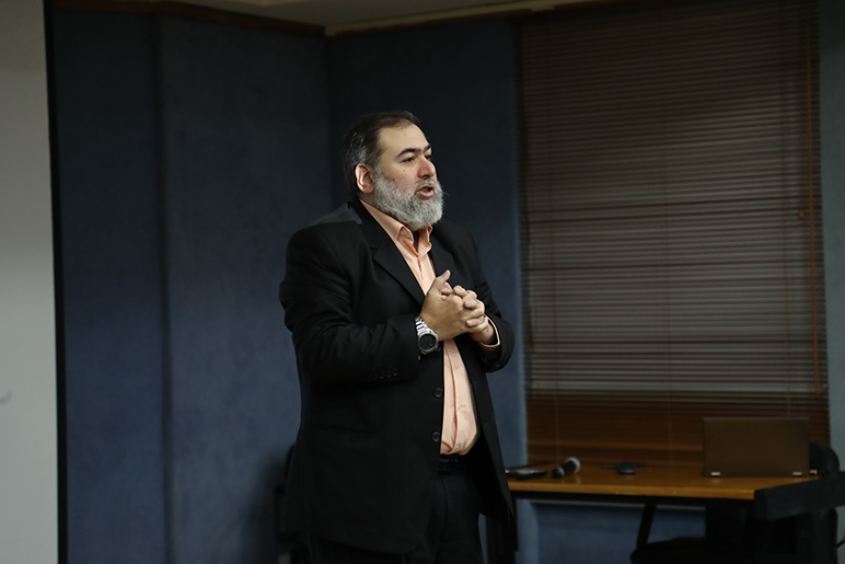 An introduction to the 5G workshop educates RHU students about this state-of-the-art technology